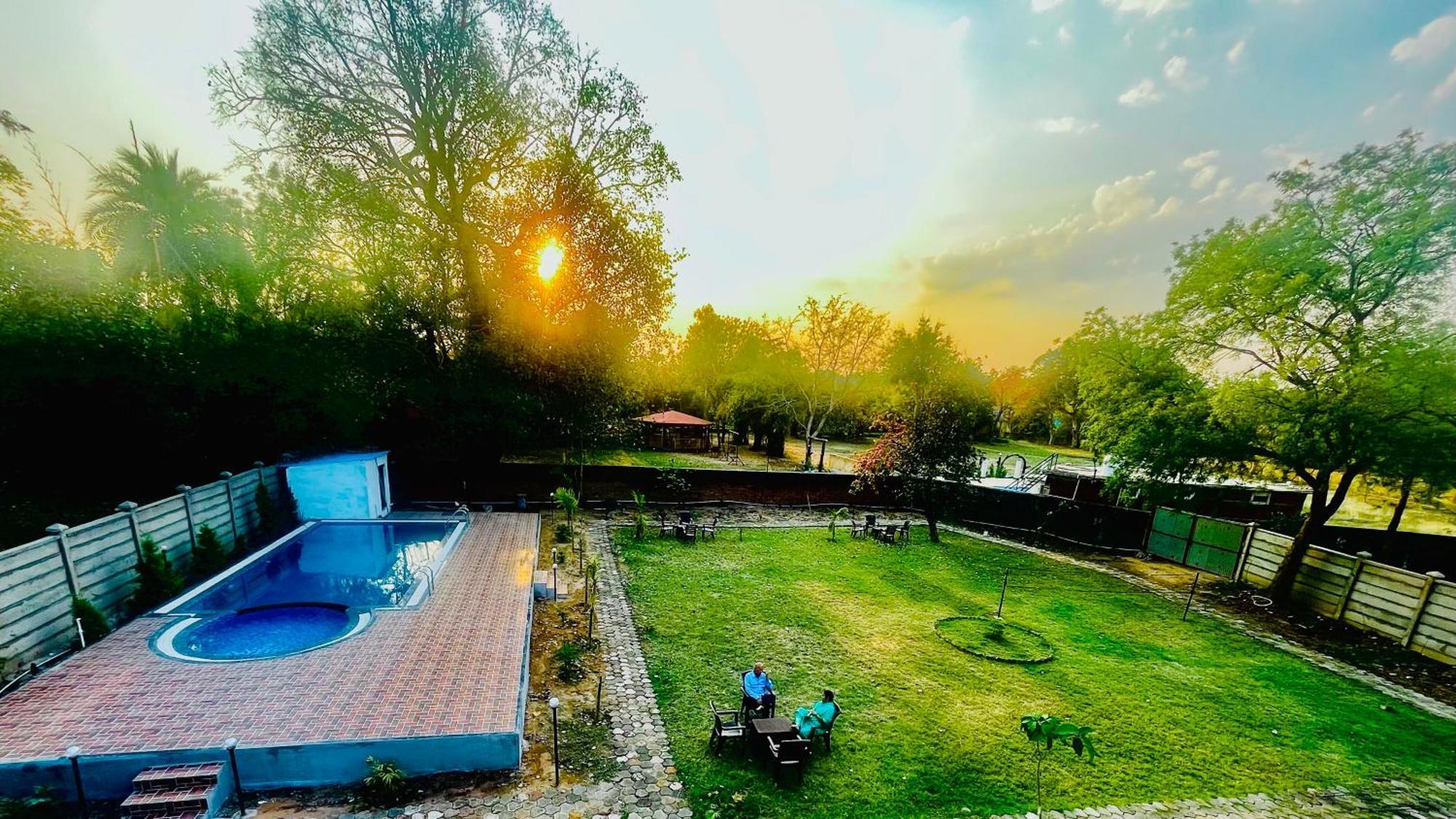 Hotel Jungle Palace Resort Umariā Buitenkant foto