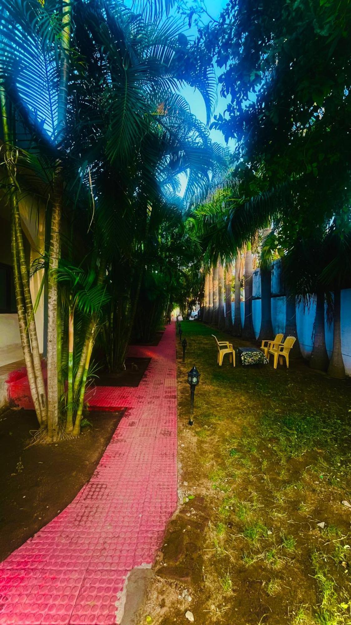 Hotel Jungle Palace Resort Umariā Buitenkant foto